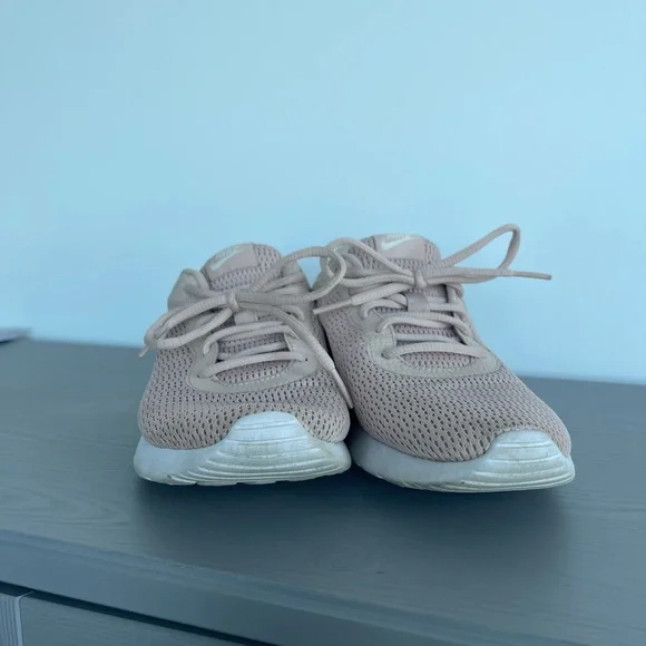 Very comfy Nike Sneakers - Picture 2 of 5